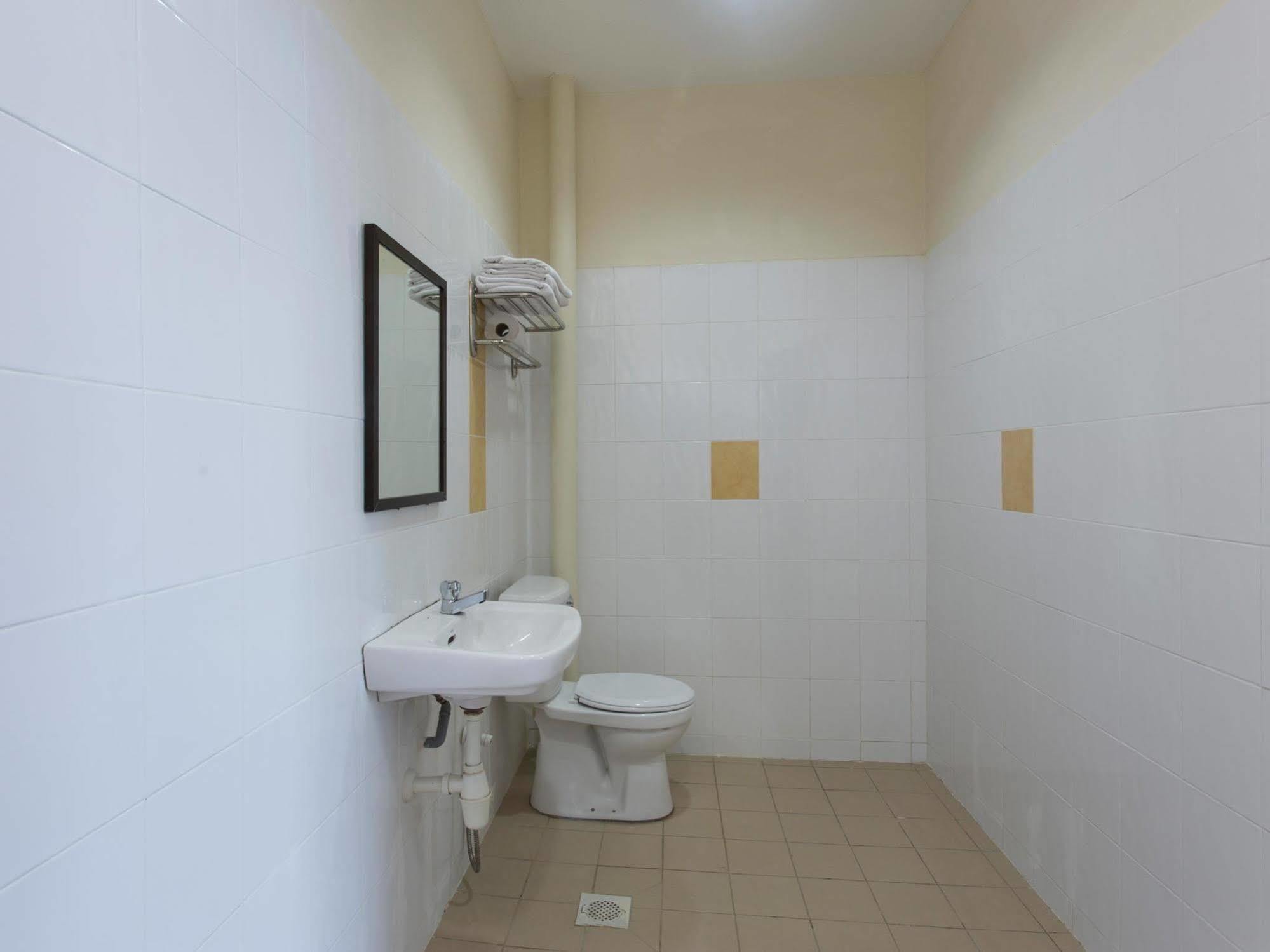 World Youth Hotel Ayer Keroh Eksteriør bilde