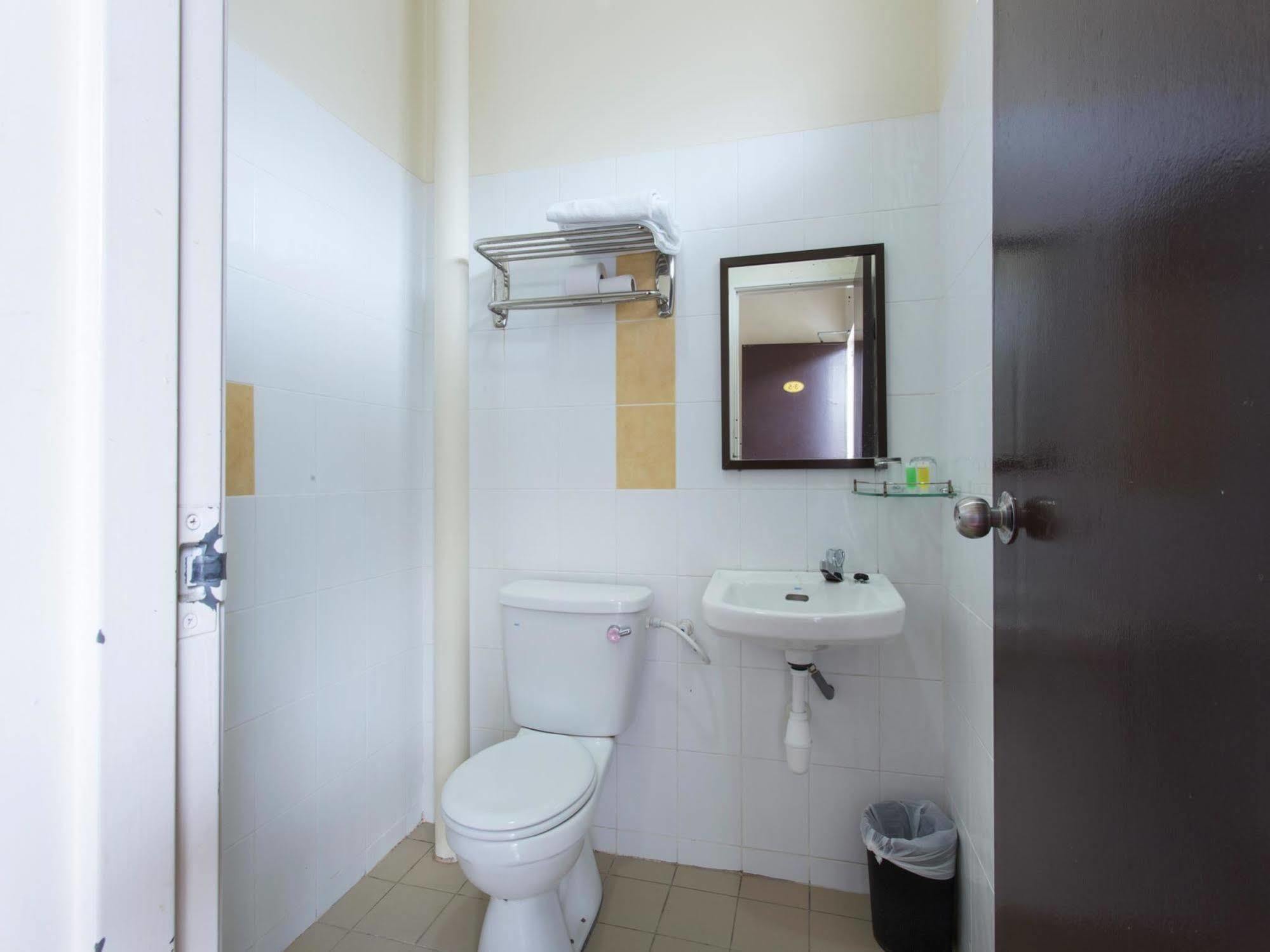 World Youth Hotel Ayer Keroh Eksteriør bilde