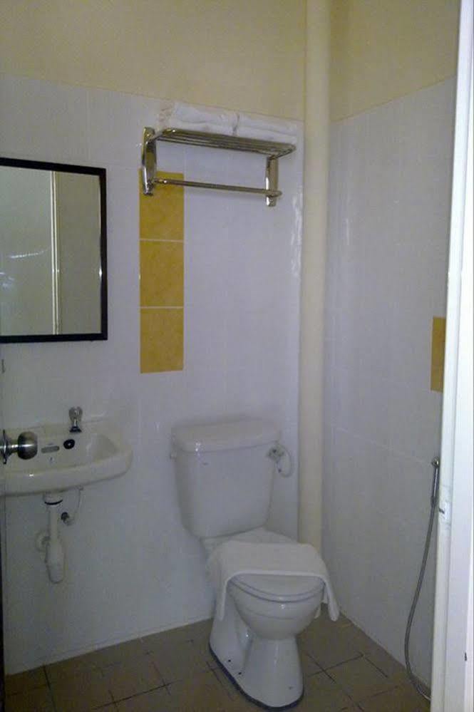 World Youth Hotel Ayer Keroh Eksteriør bilde